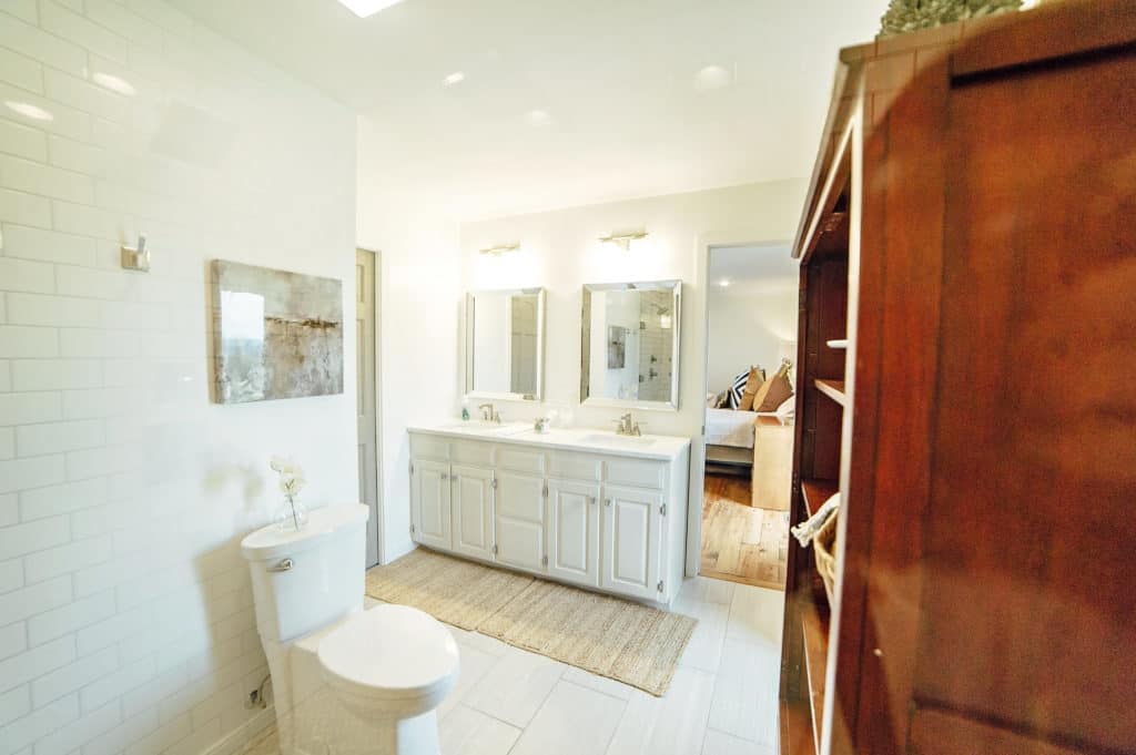 Dual sinks in master bathroom