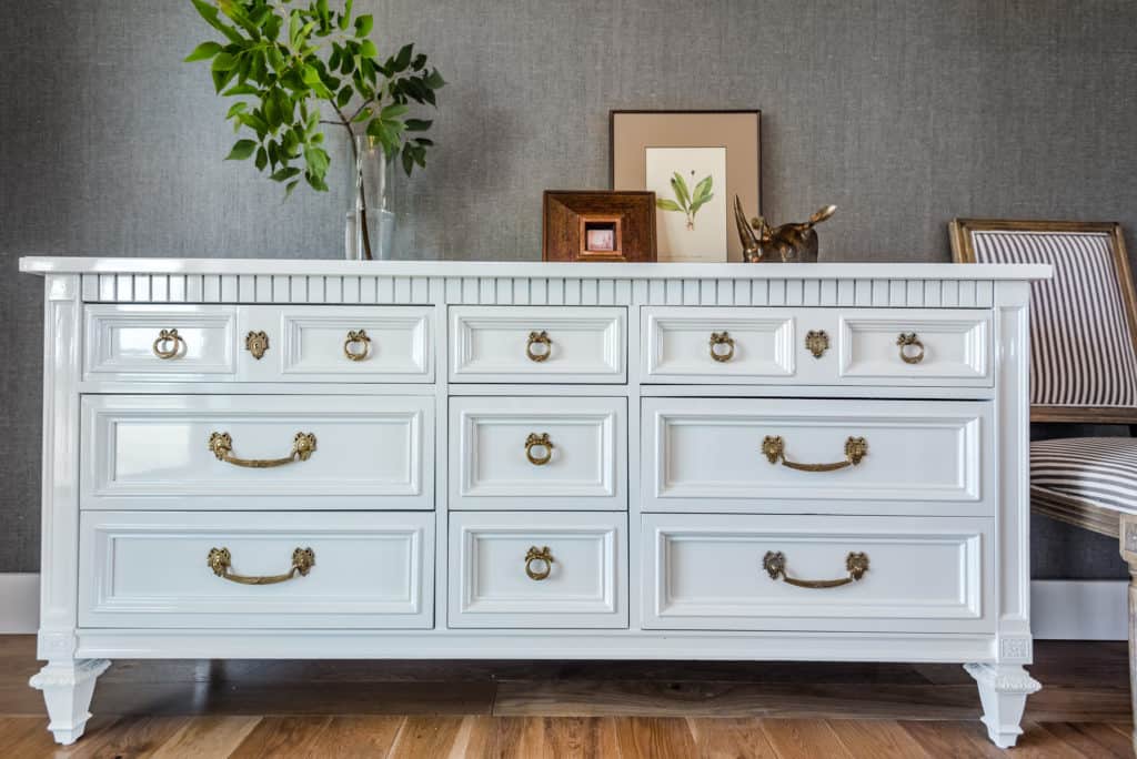 Glossy vintage Thomasville dresser in West Highland White