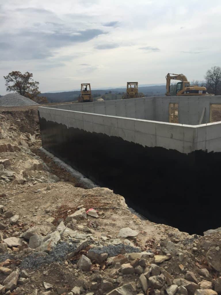 Waterproofing the basement walls with tar