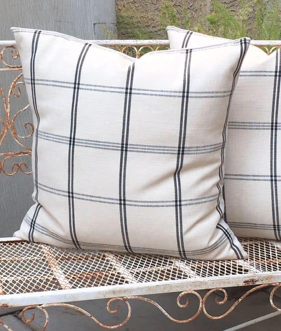 Sharp black and white plaid pillow covers are a hot home trend for 2018!