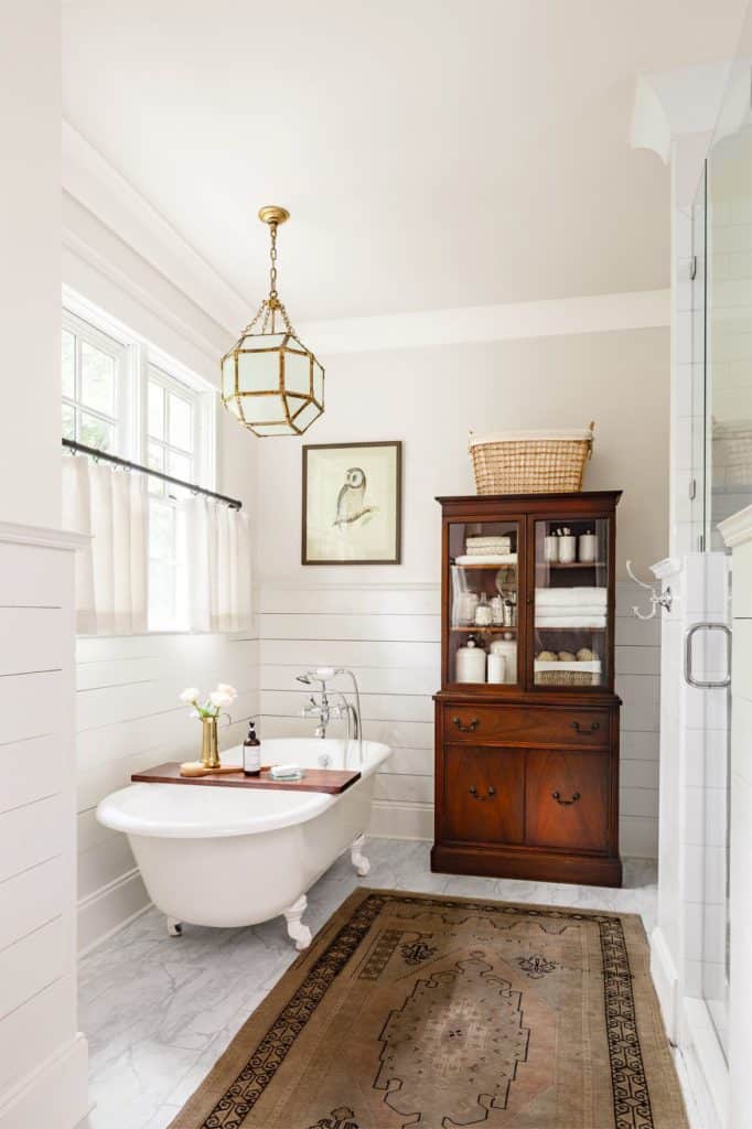 Gorgeous storage ideas for the bathroom. Say goodbye to those ugly over-the-toilet cabinets and hello to a better, more beautiful option!