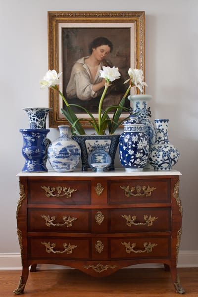 Blue and white jars. Decorating with blue and white, chintz decor, chinoserie design, ginger jars