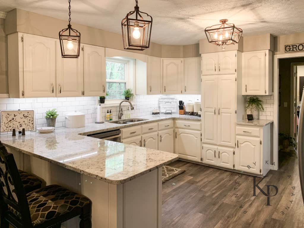 Kitchen Cabinets in Sherwin Williams Alabaster