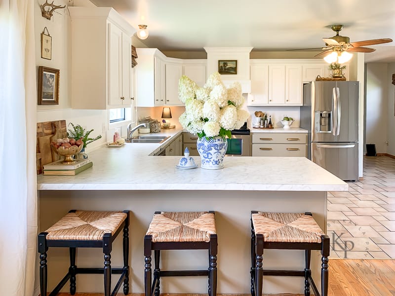 benjamin moore simply white cabinets in kitchen